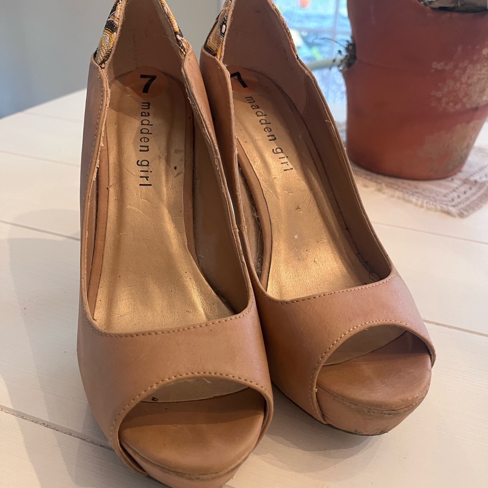 Boho Madden Girl Nude Peep Toe Heels